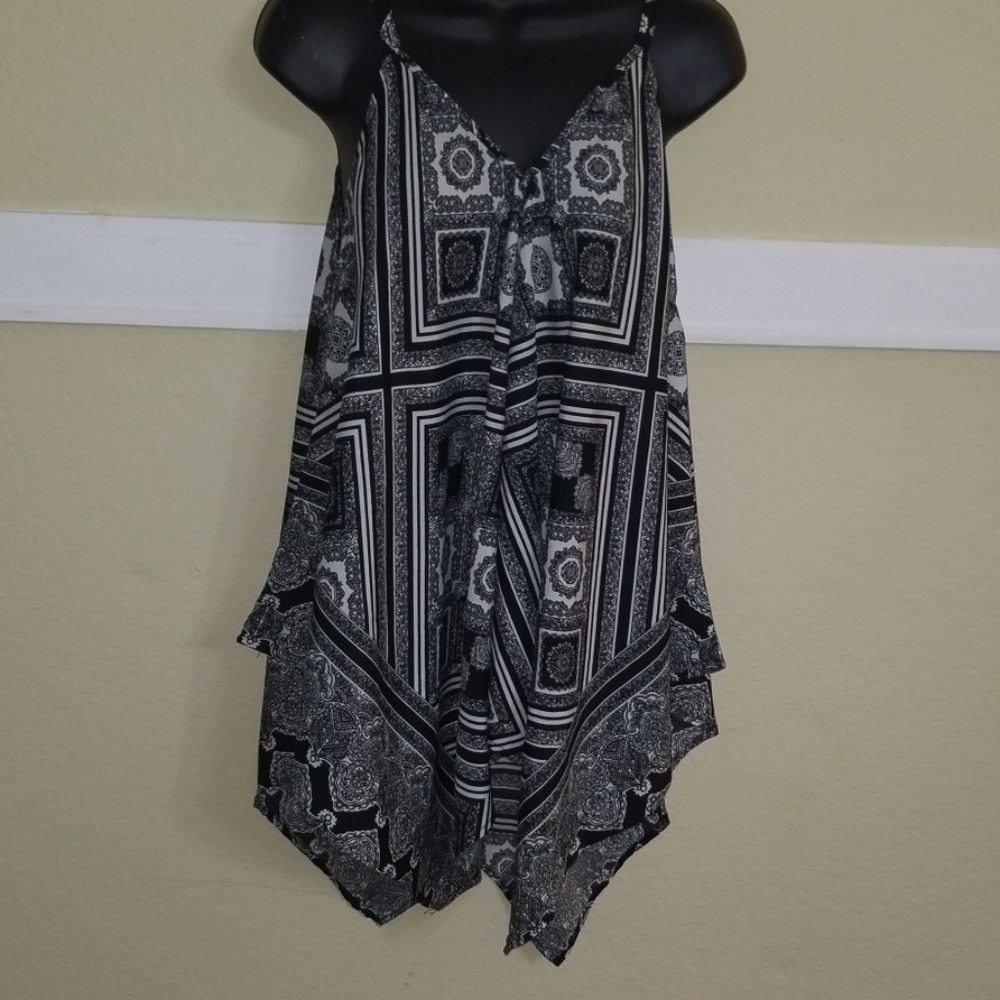Unique Spectrum

Size M Sleeveless Blouse